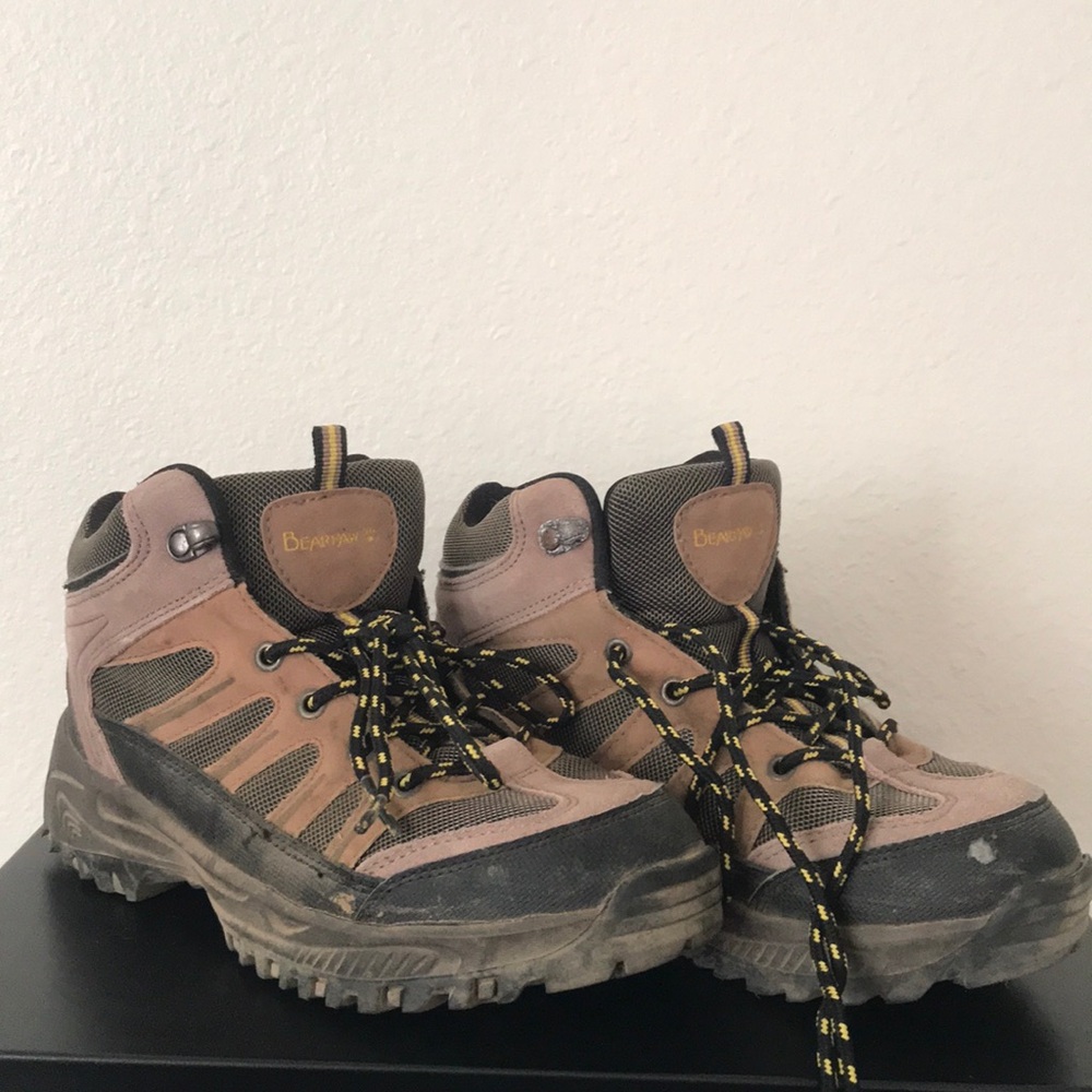 Little Kids Bearpaw Hiking Boots Size 5